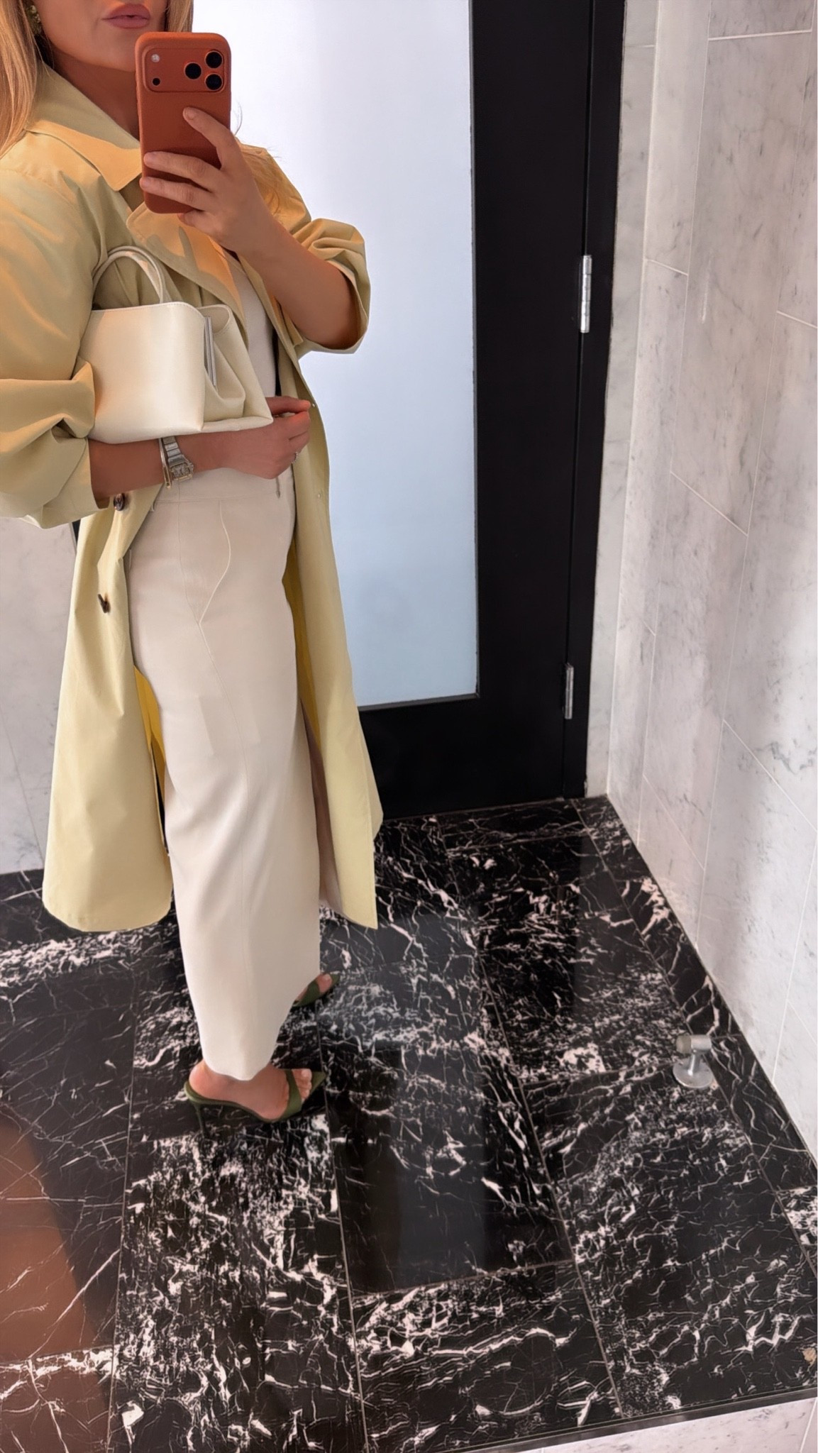 Trench Xs 
Halter small 
Skirt Xs