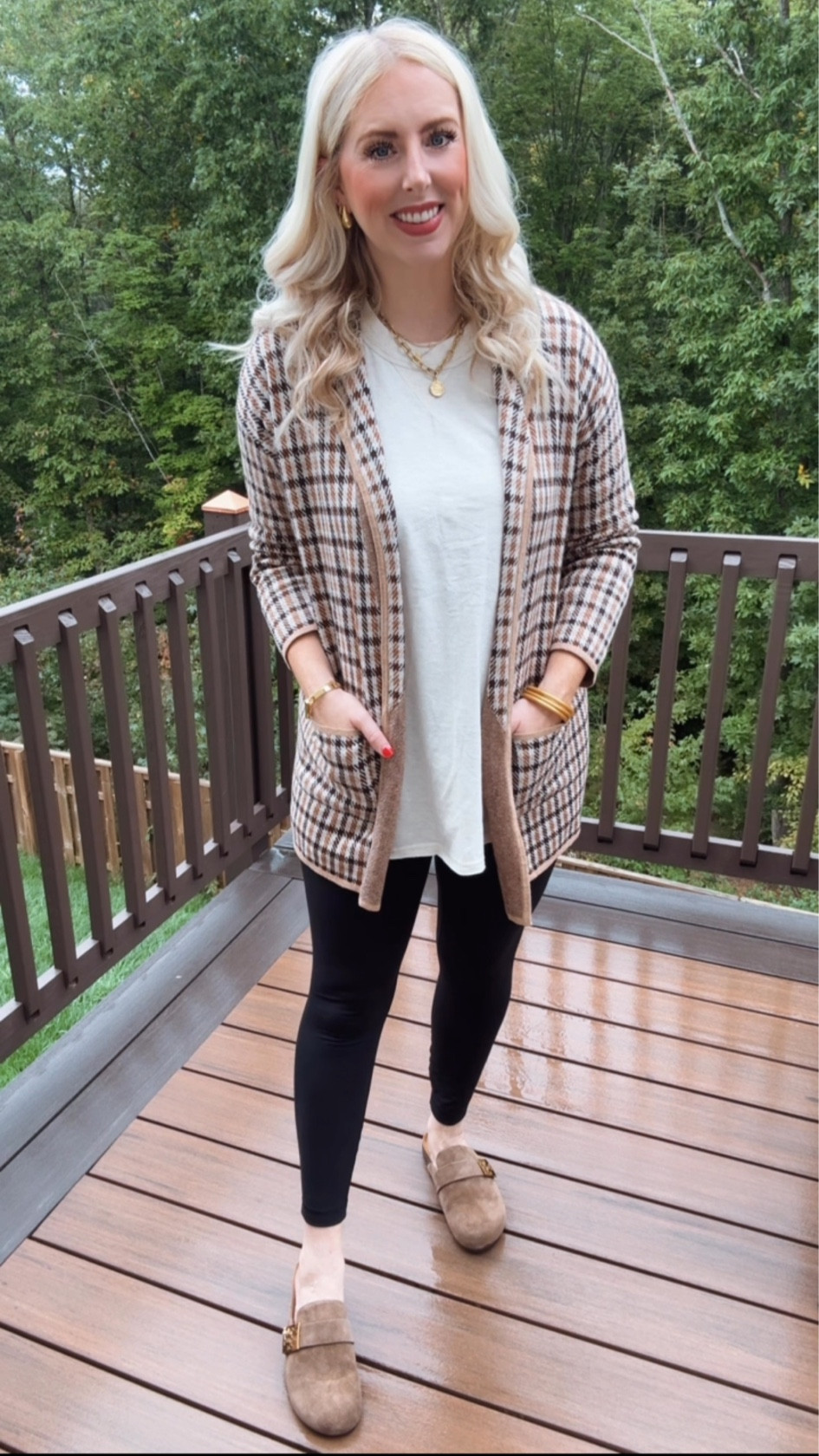 Outfit of the day, ootd, loft, black leggings, leggings tee, Tory Burch clogs 

#LTKFindsUnder50 #LTKStyleTip #LTKSaleAlert