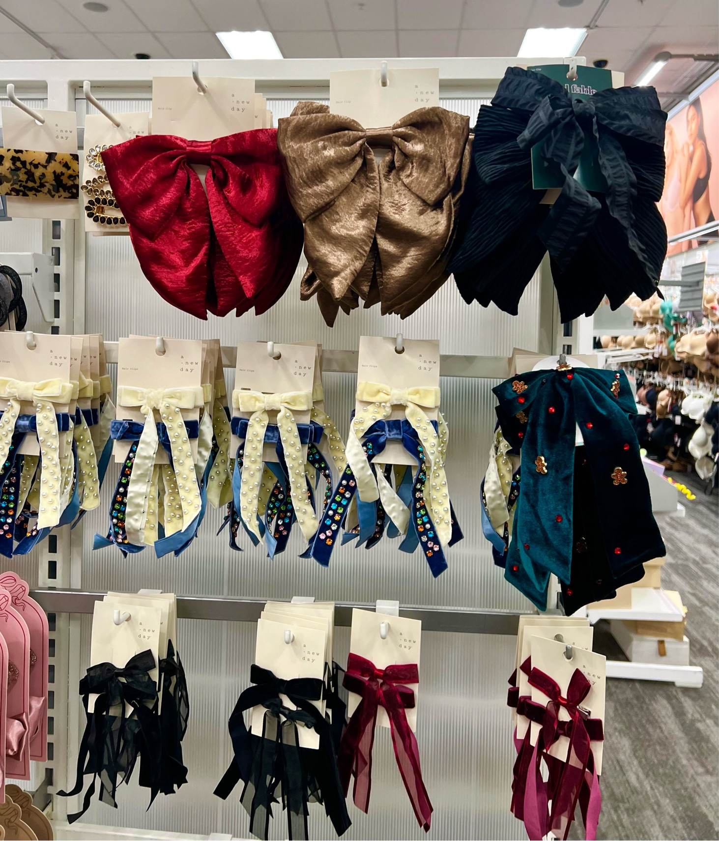 Hair bows 
Great for the holidays 

#LTKHoliday #LTKBeauty #LTKStyleTip