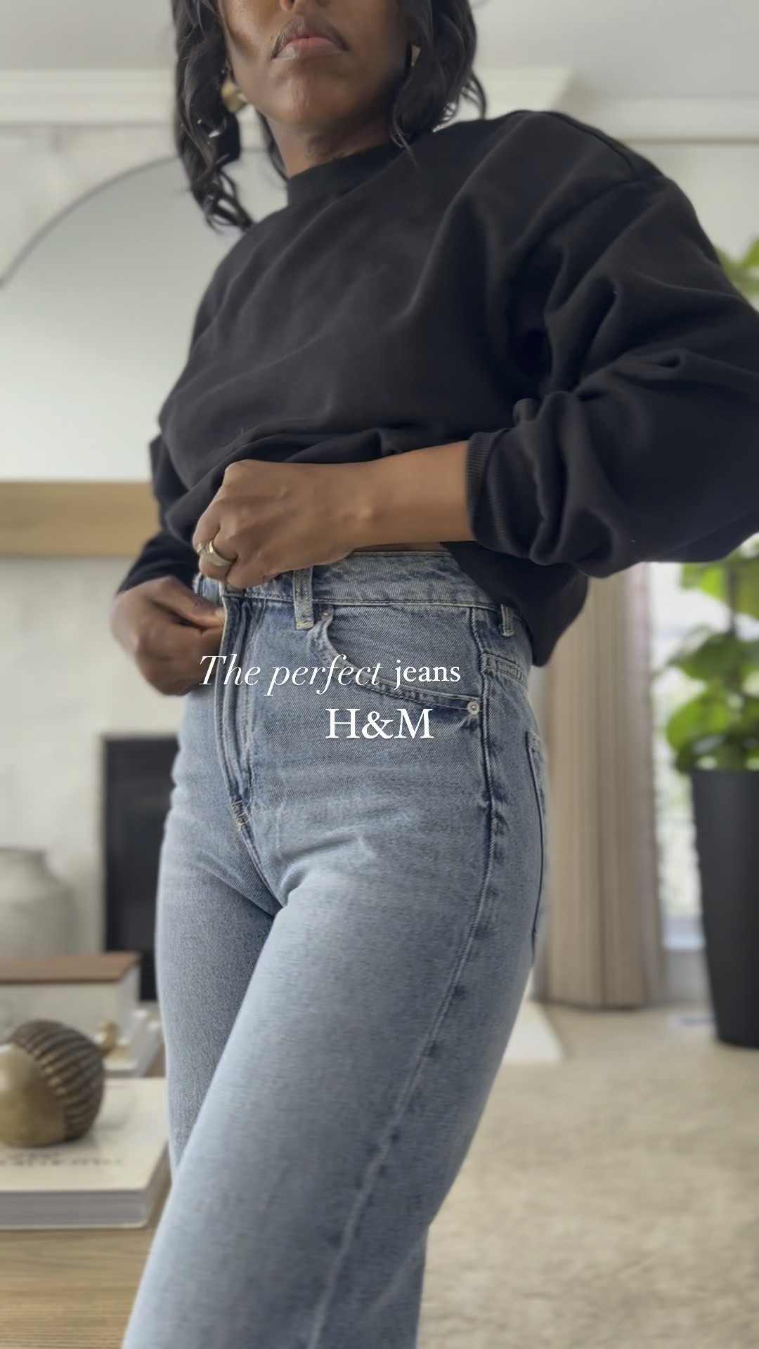 These H&M jeans are so stylish and comfortable! Perfect for everyday wear. Shop these below! 🤍