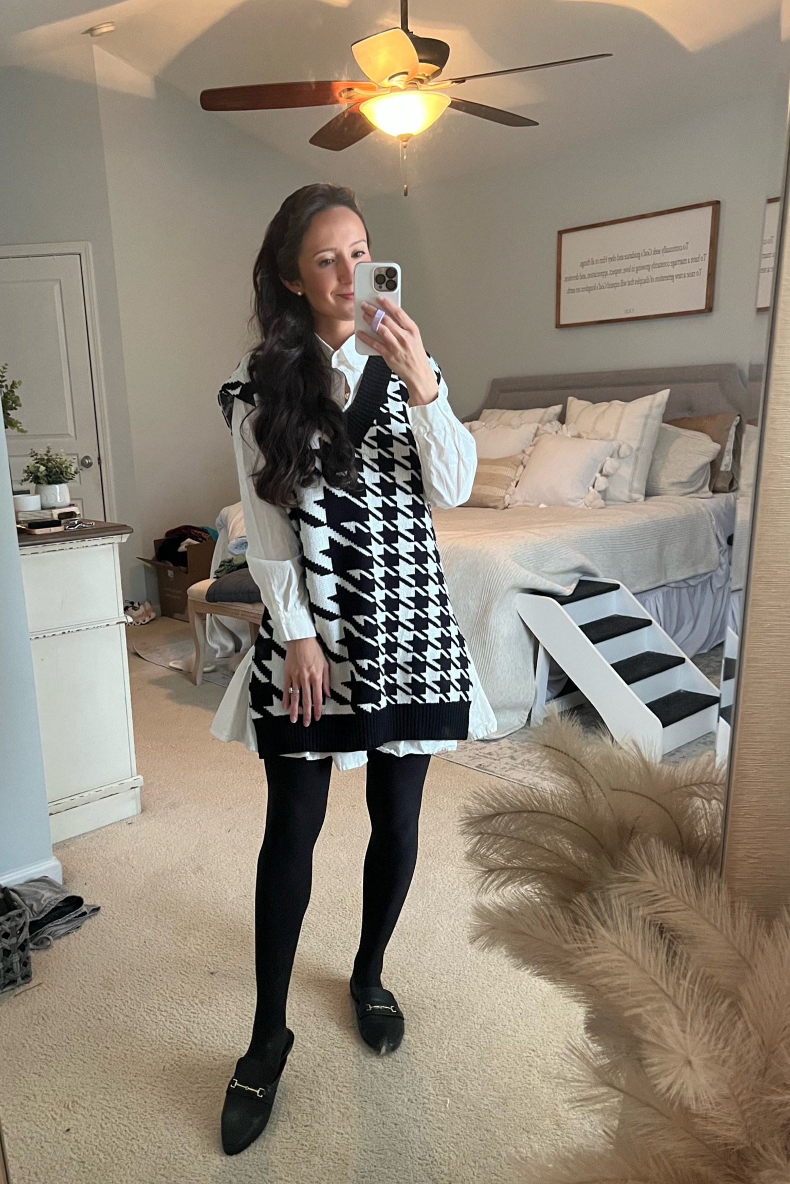 Sweater vest dress
Collared shirt dress
Collared dress
Black and white 
Neutral work outfit 