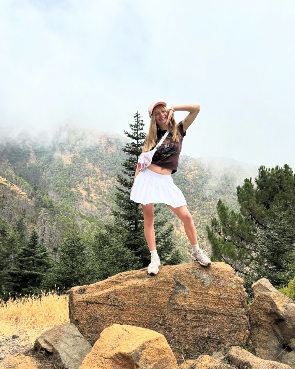 Hiking Outfit 💕

Alo Yoga Skirt & cross body bag, Urban Outfitters top, New Balance trainers & pink cap ⛰️

#LTKstyletip #LTKuk #LTKsummer