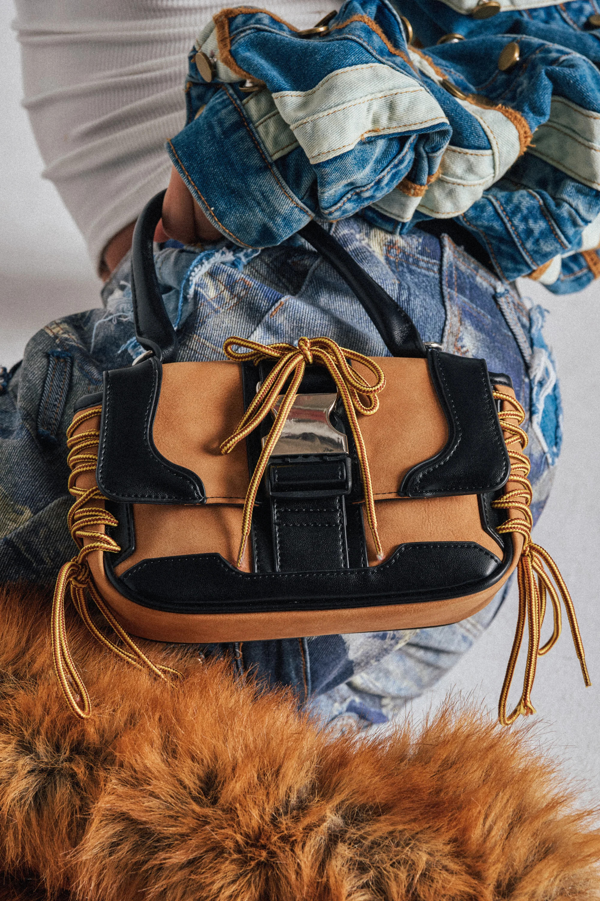 IN THE STREETS PURSE | AKIRA