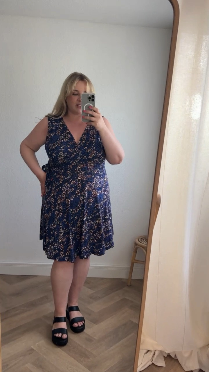 Kurzes Sommerkleid 🌸

25 % sparen bei Lascana mit dem Code: Sandra25 (gültig vom 04.06.26-05.06.26)

#plussizefashion #muster #kleid #curvy #summerdress #lascana

#LTKdeutschland #LTKplussize #LTKkleider