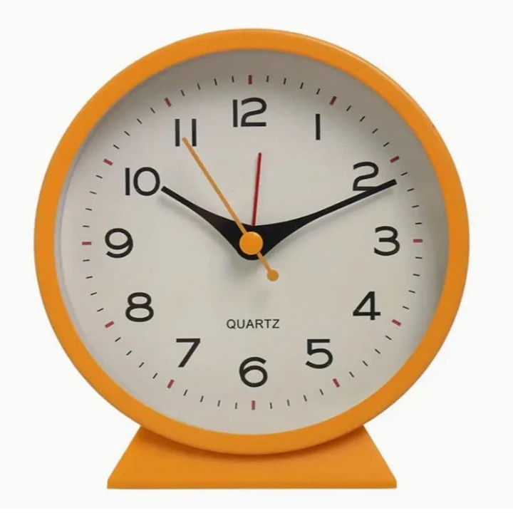 Trends1pc 4.3*4.65inch Battery Operated Antique Retro Analog Alarm Clock, Small Silent Bedside De... | SHEIN