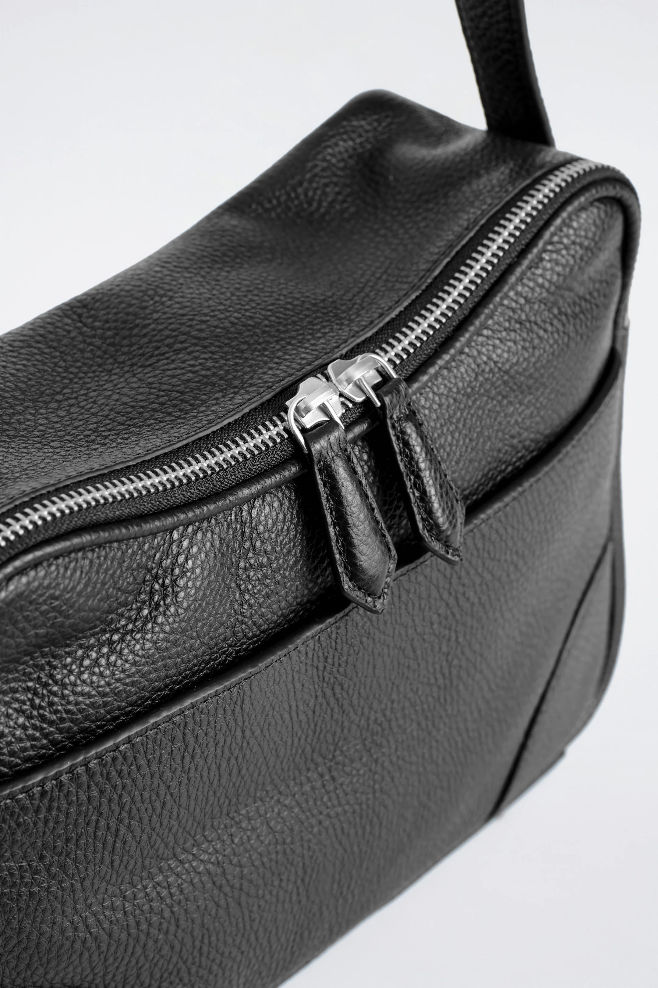 CLASSIC CROSSBODY BAG - LEATHER - BLACK | COS US | COS (US)