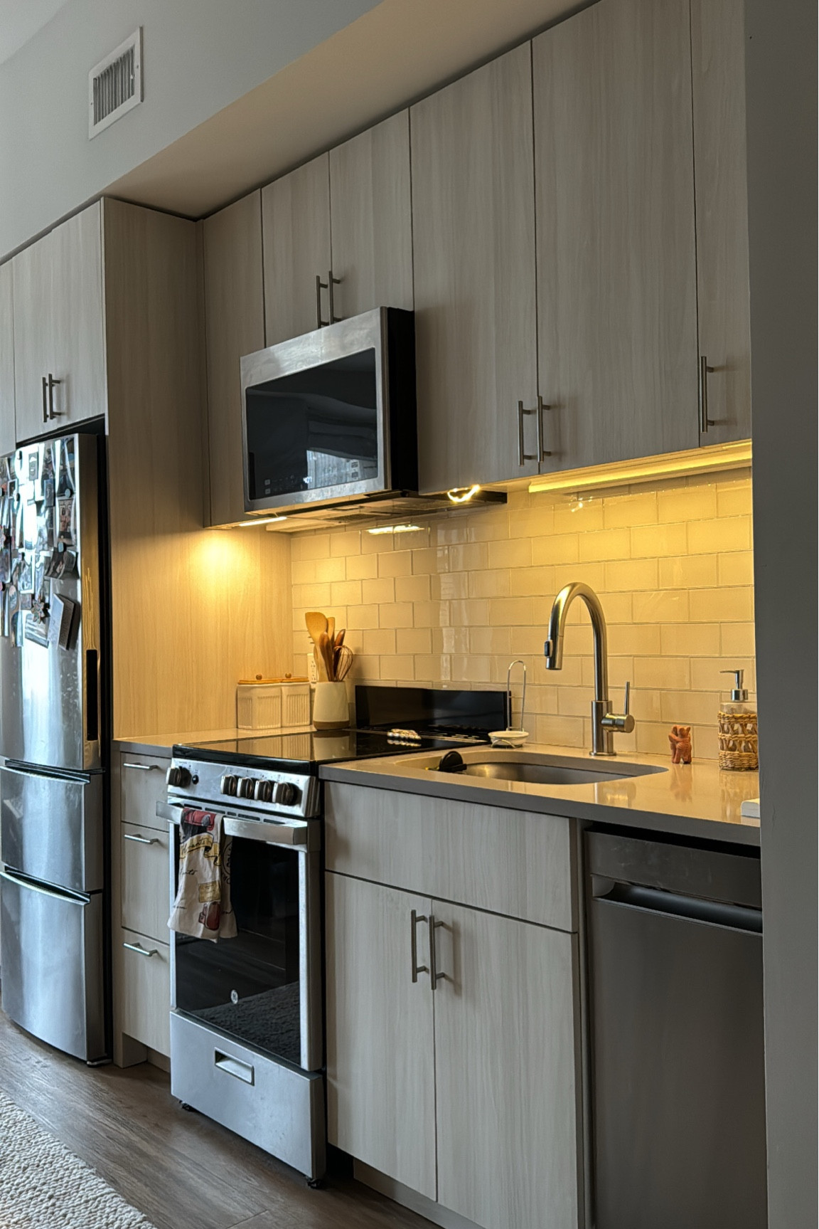 Motion sensored under cabinet lighting. 🙌🏼✨ 

#LTKfindsunder100 #LTKhome #LTKfindsunder50