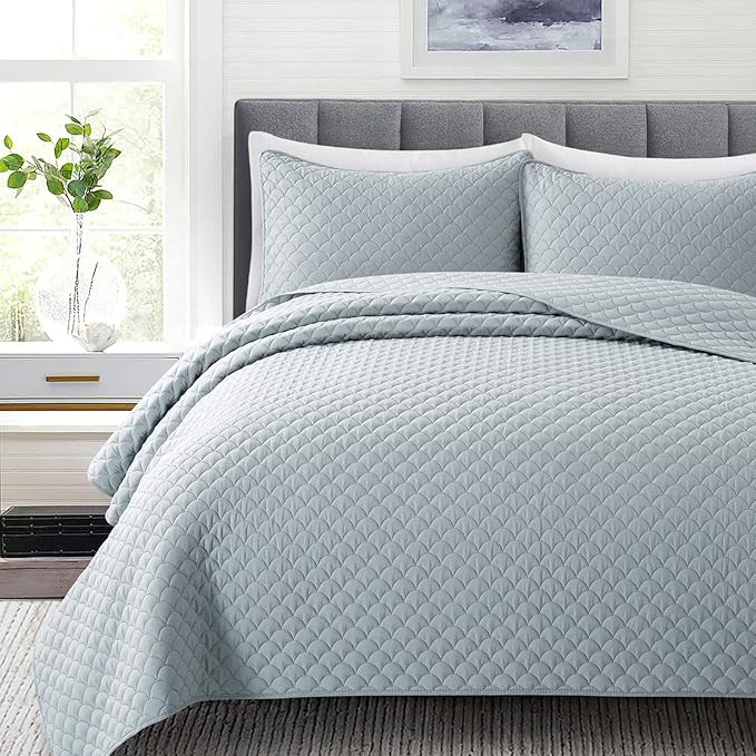 Vessia Queen Size Quilt Set(90x96 inch) - Decorative Fish Scale Pattern Reversible Coverlet - Sof... | Amazon (US)