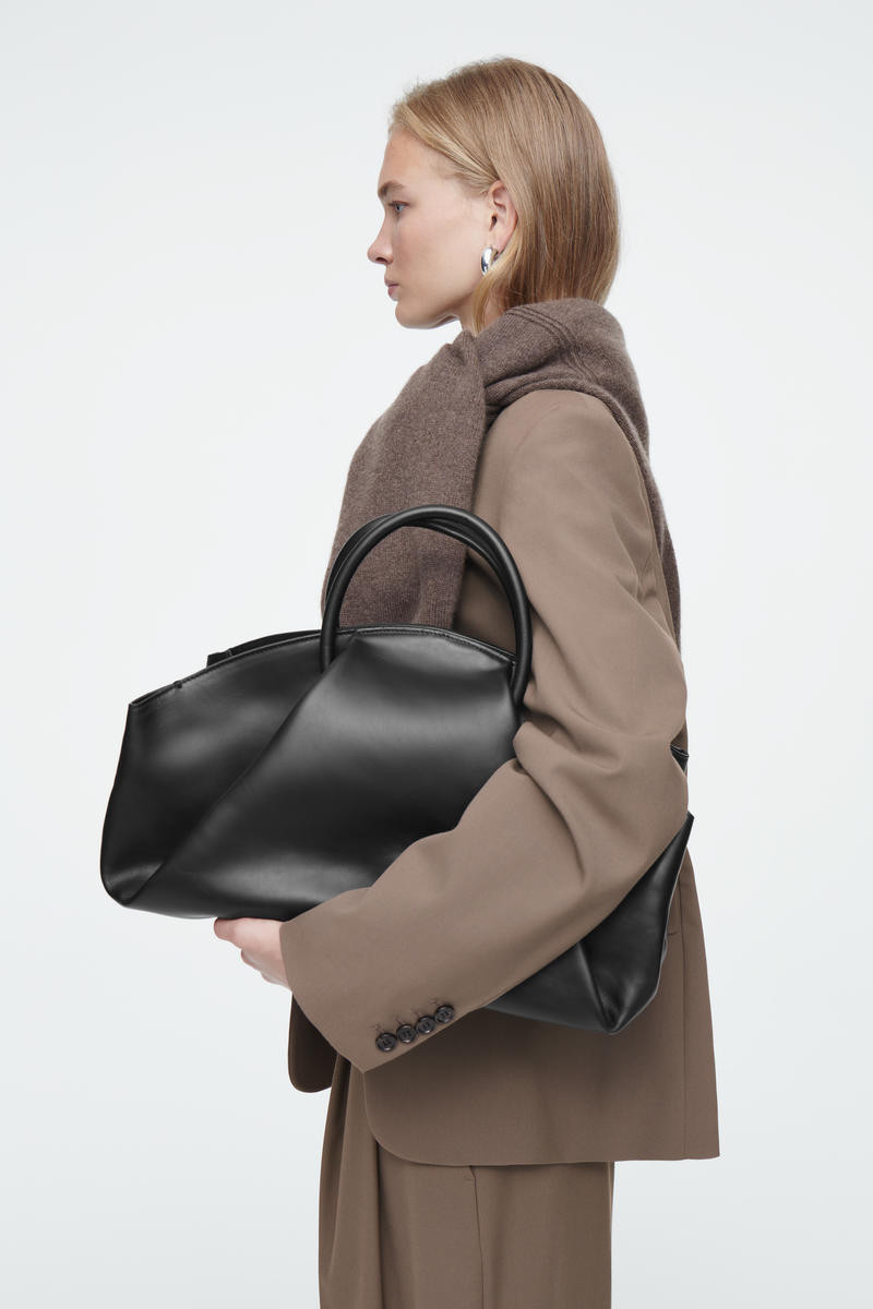 Fold Oversized-Tote Bag - Leder | COS (EU)