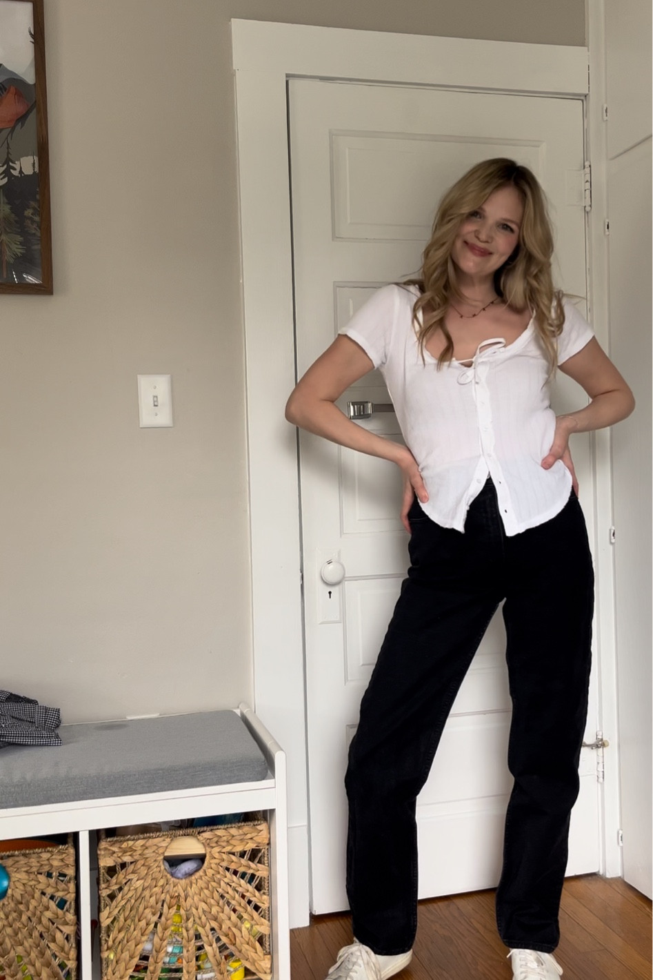 Great spring top for breastfeeding!! 
wearing size small! 