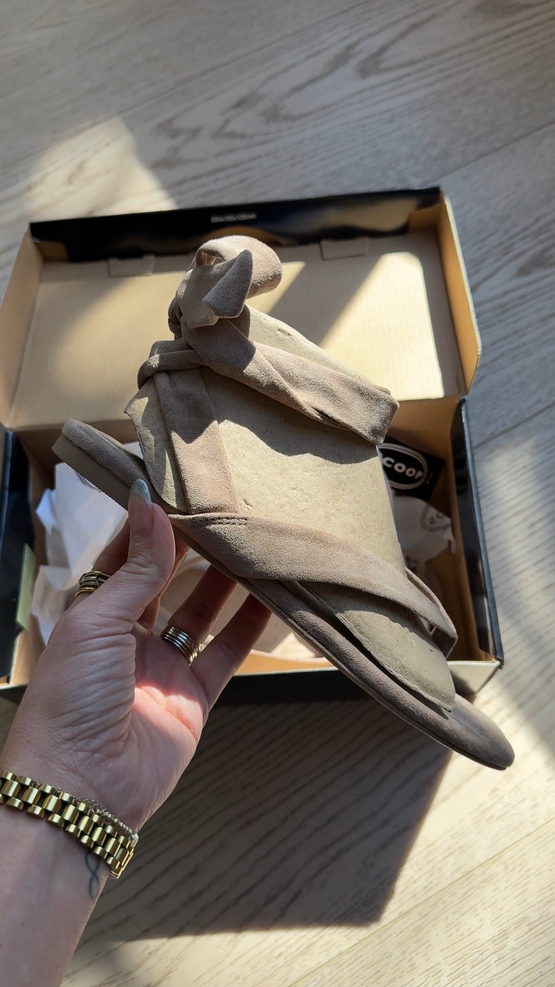 Walmart suede wrap sandals // womens shoes for spring break and warm weather! 

Womens spring 
Walmart finds 



#LTKTravel #LTKootd #LTKSeasonal