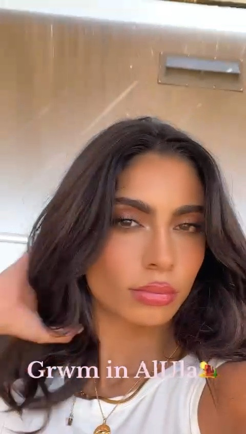 Got 2 b brow gel, trinny blush, Elemis superfood spray, easy bake Huda powder, Laura mercier bed of roses crayon eye, mac stack mascara, pillow talk lip liner and Clark a rose lip oil

#LTKeurope #LTKbeauty #LTKSeasonal