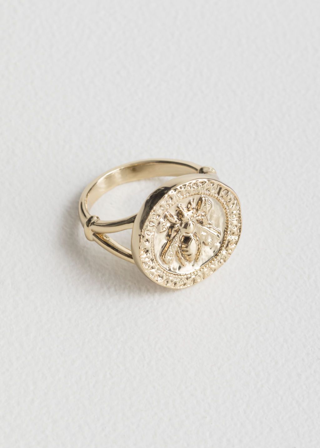 Bee Embossed Pendant Ring - Gold | & Other Stories (EU + UK)