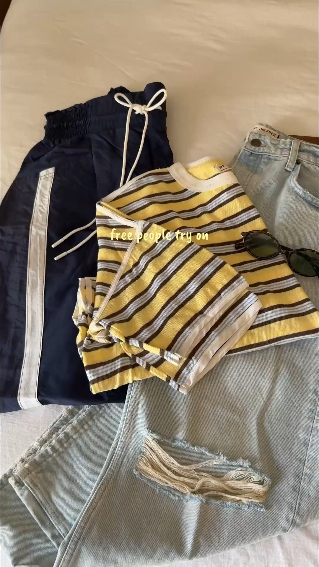 wearing a small in tee and sized up 2 in jeans postpartum! sized up in track pants, wearing a medium! 

Spring outfits, mom style 