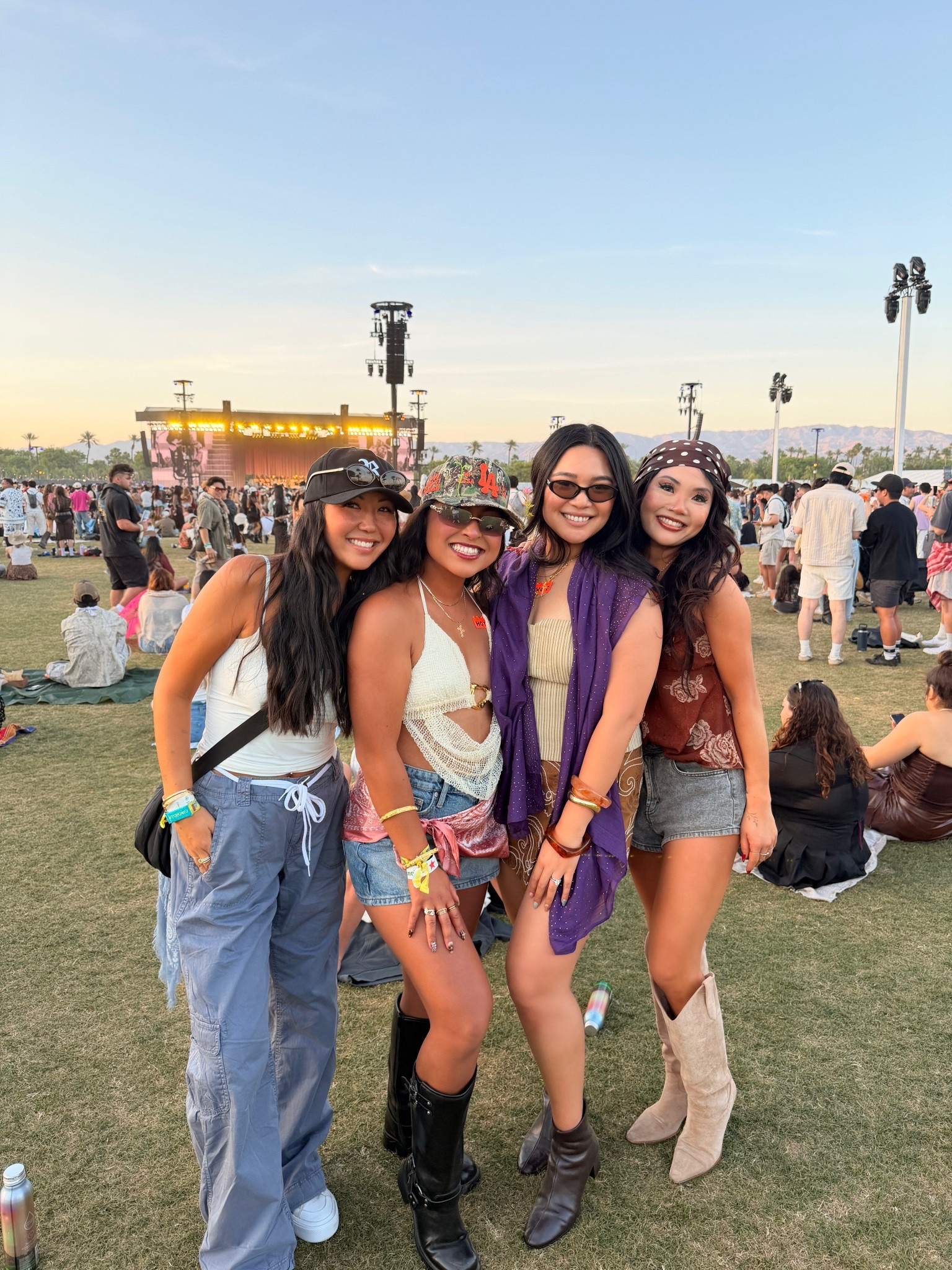 Casual Coachella streetwear outfit 

#LTKootd #LTKFestival