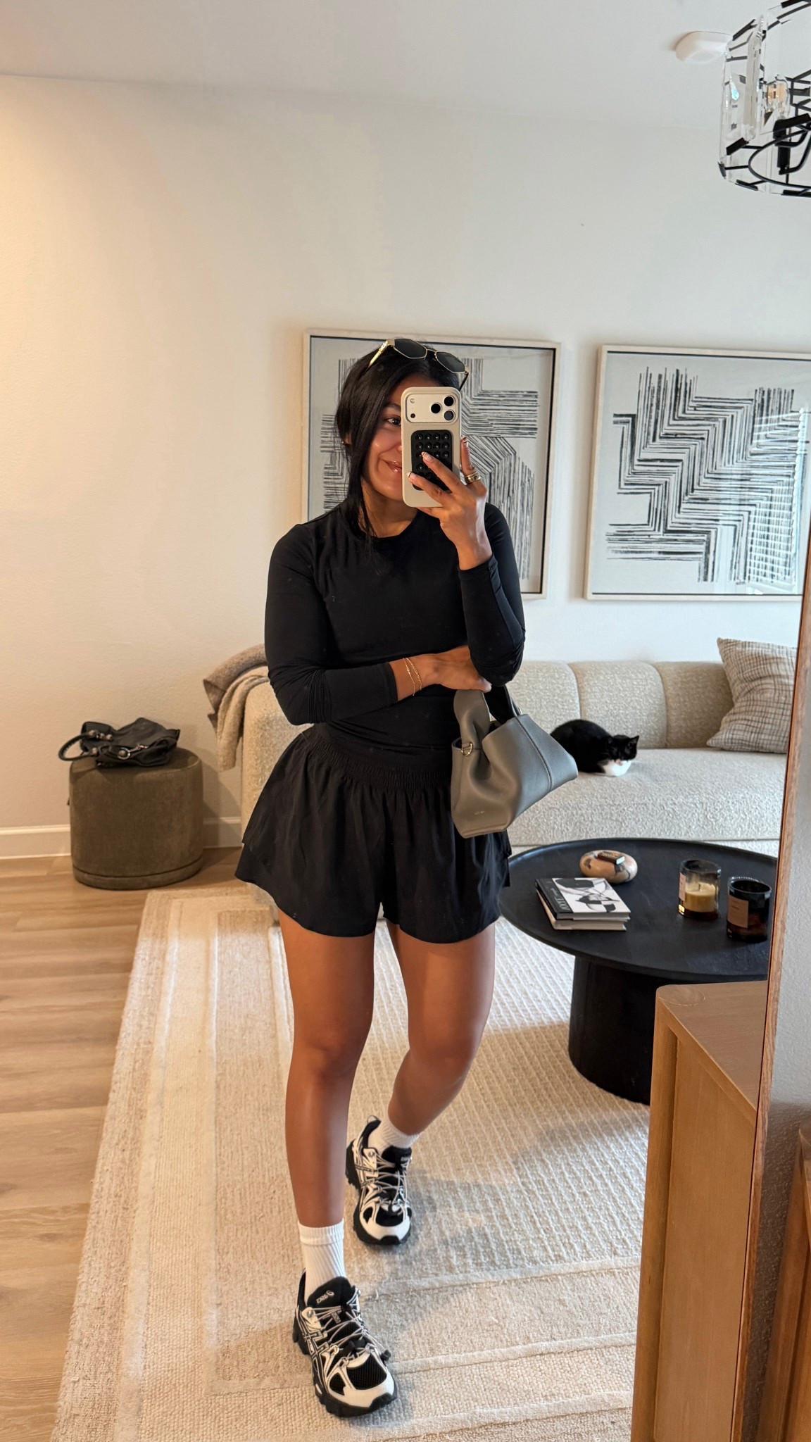 All black today ⚫️✔️✔️ size small long sleeve and medium shorts!