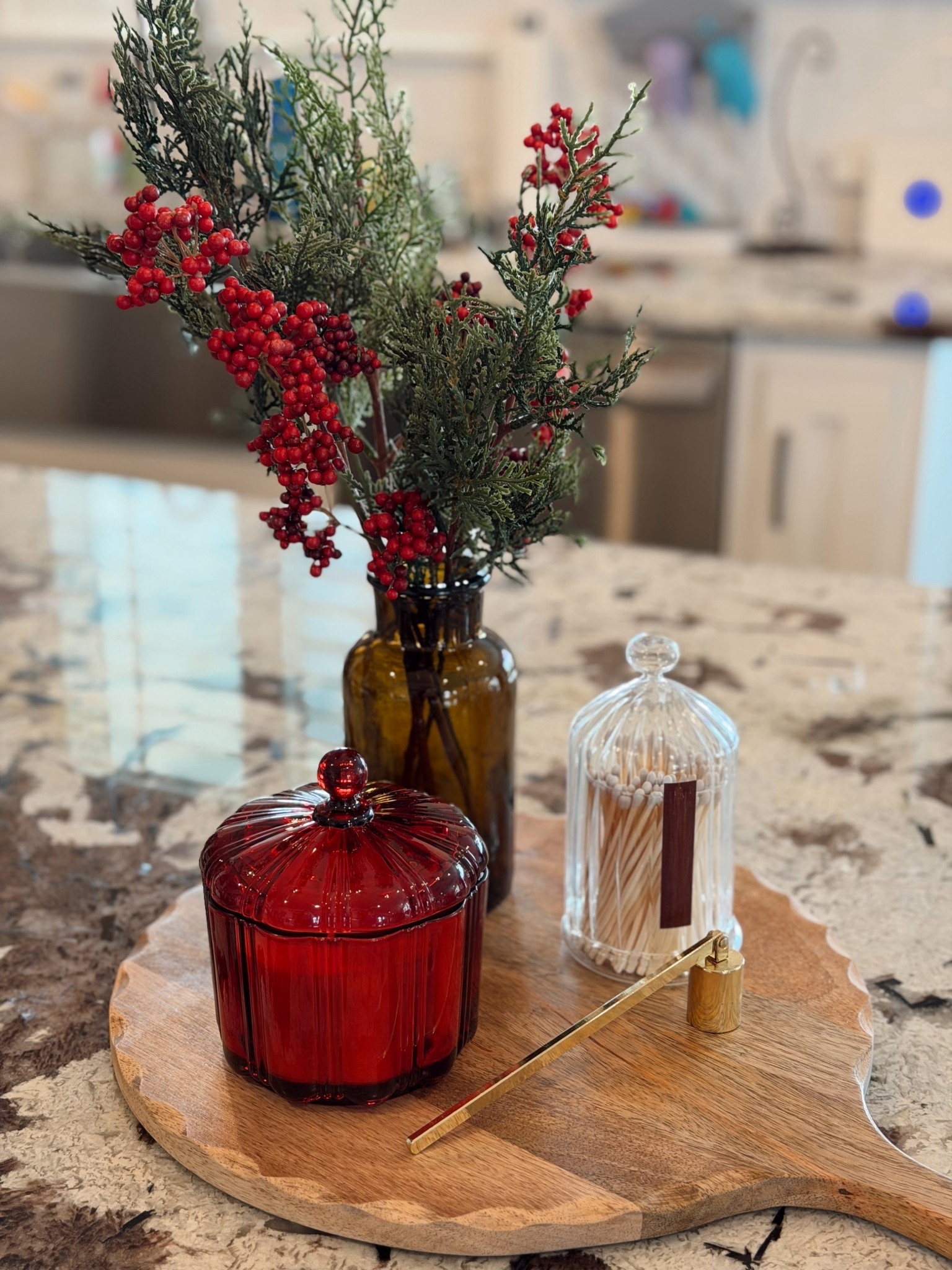 Kitchen island Christmas decor ✨🎄❤️

#LTKFamily #LTKSeasonal #LTKHoliday