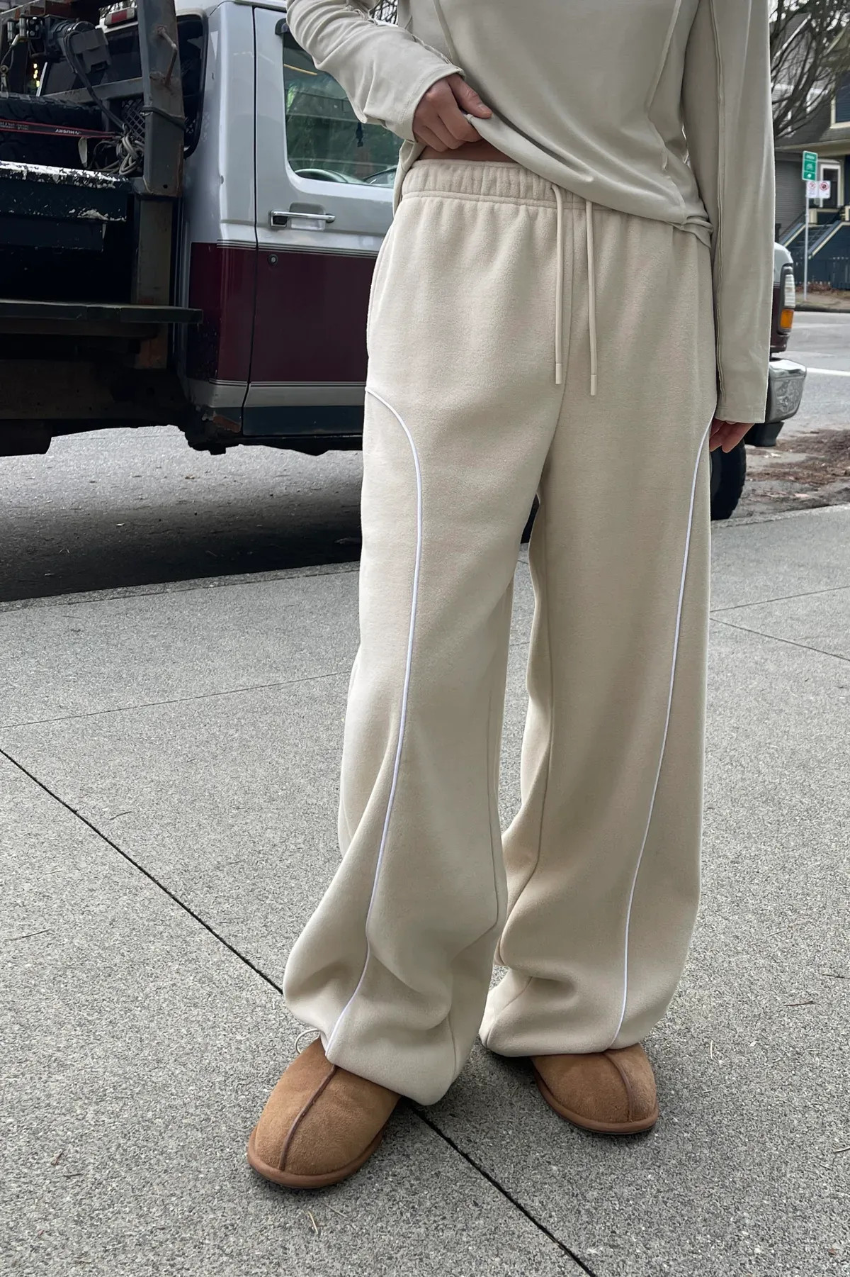 FLEECE PANT WITH CONTRAST PIPING | OAK + FORT