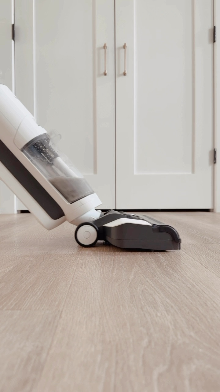 This vacuum is everything I needed for my house 🤍🤍🤍

#LTKVideo #LTKHome