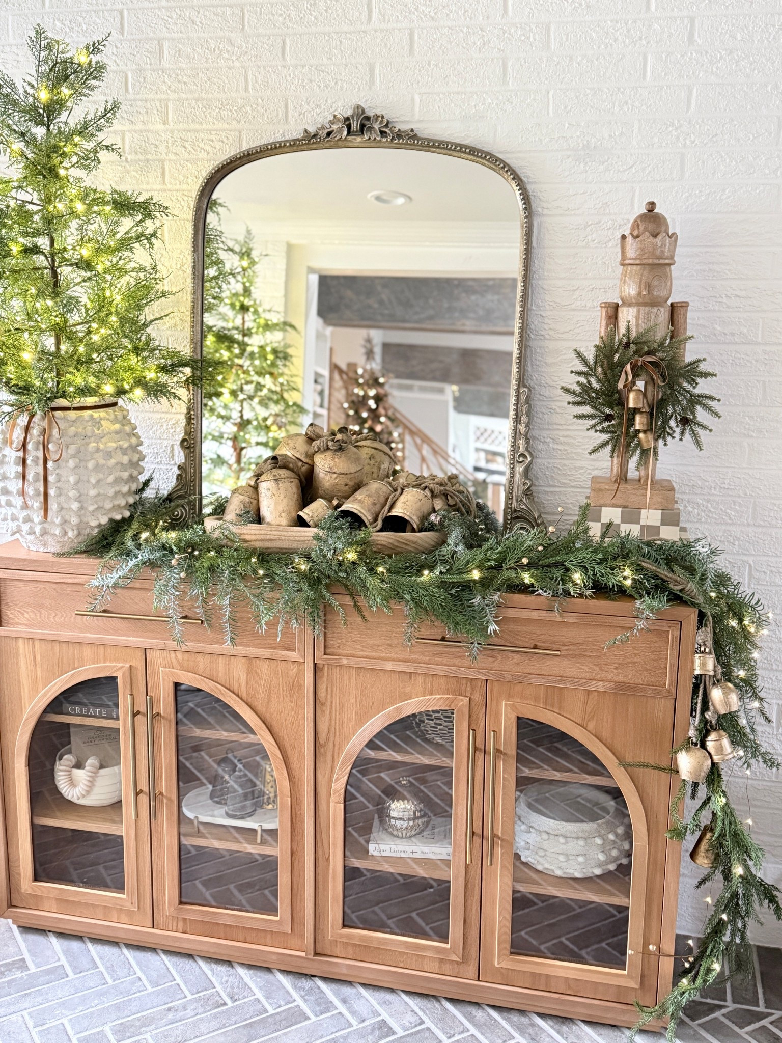 Entryway upgrade 

#LTKdayinmylife #LTKHome #LTKHoliday