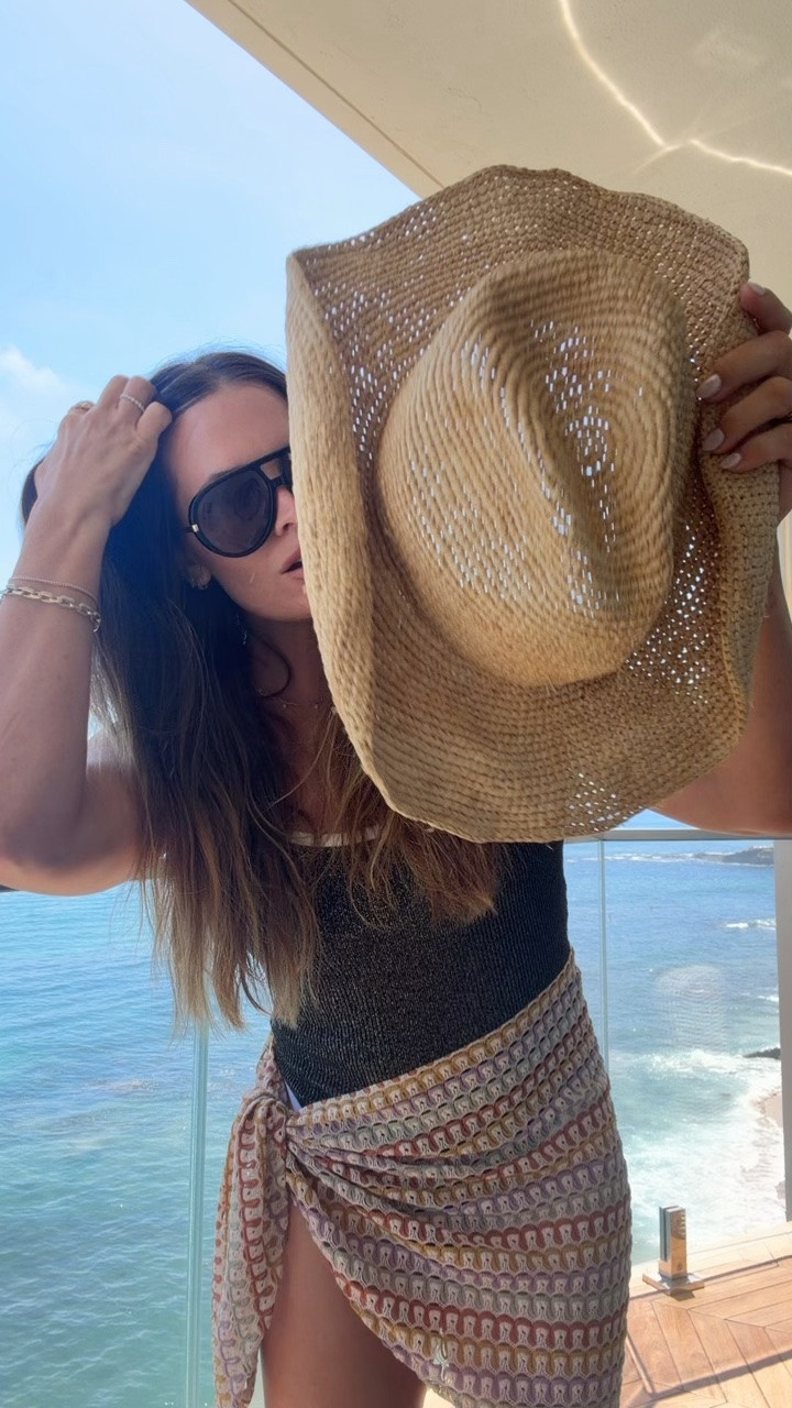 Cannot tell you enough how much I love this hat! It travels so well, and you can reshape it as many times as you need 🙌🏻