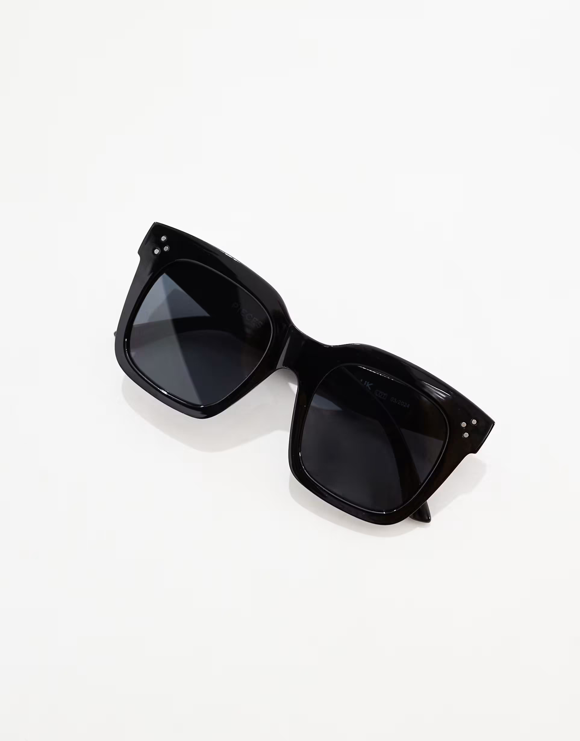 Pieces chunky square frame sunglasses in black | ASOS (Global)