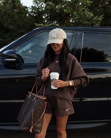 Summer travel outfit
Nike brown sweatsuit 
Nike brown sweatshirt 
Nike brown sweat shorts
Ny Yankees cap 


#LTKFindsUnder100 #LTKFindsUnder50 #LTKTravel