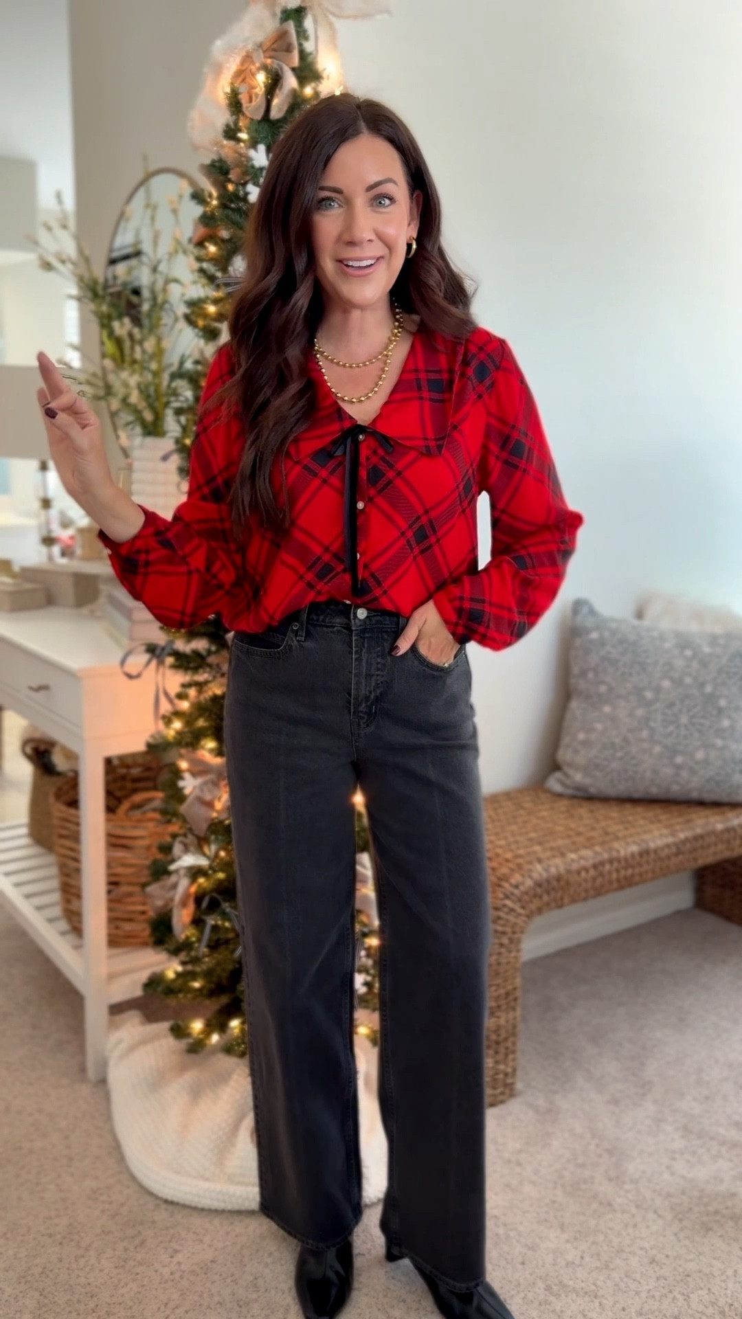 @oldnavy 40% off everything!! Loving this plaid top & jeans combo😍
•medium blouse
•jeans run tts, between go down
#oldnavypartner #oldnavystyle

#LTKSaleAlert #LTKSeasonal #LTKHoliday