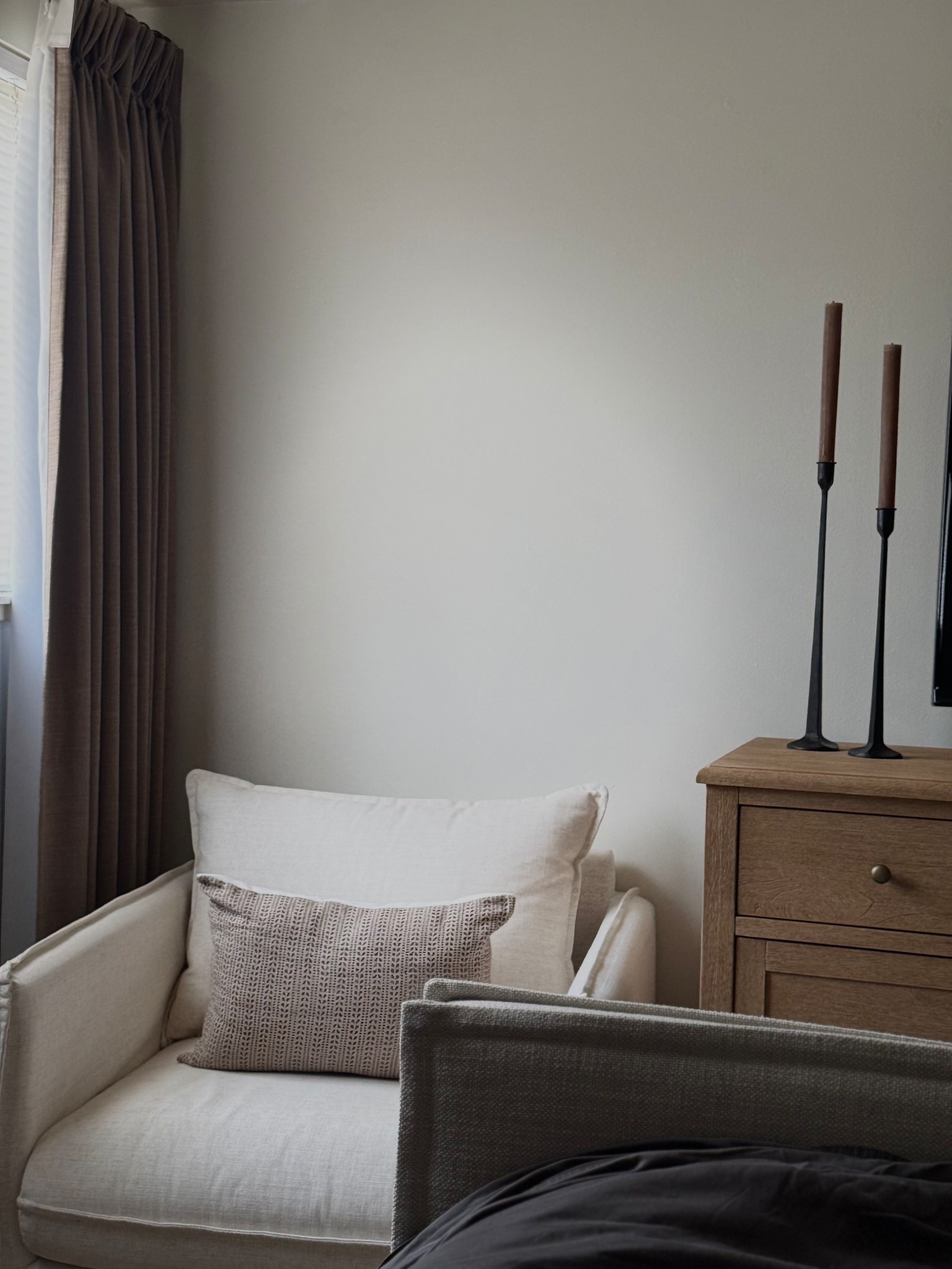 Cream chair, linen chair, brown throw pillow 

#LTKHome #LTKdayinmylife #LTKSaleAlert