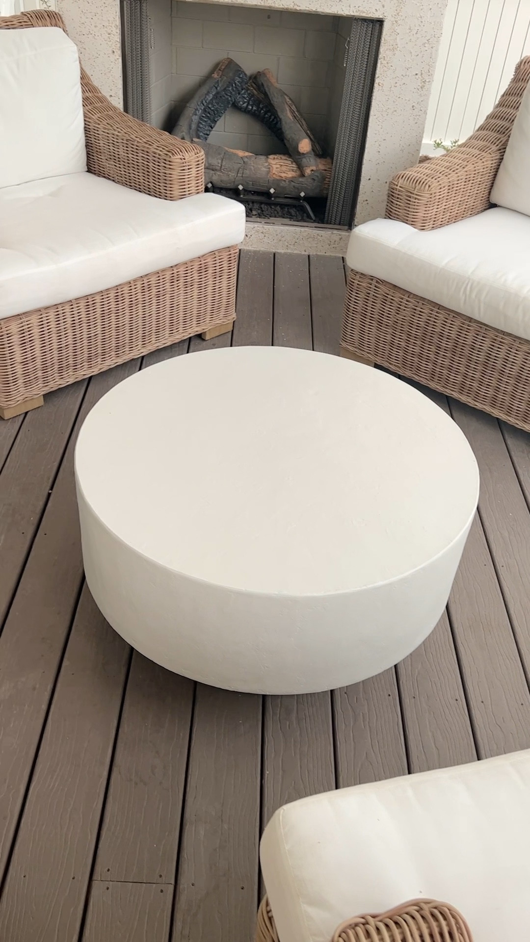 Low profile outdoor store coffee table