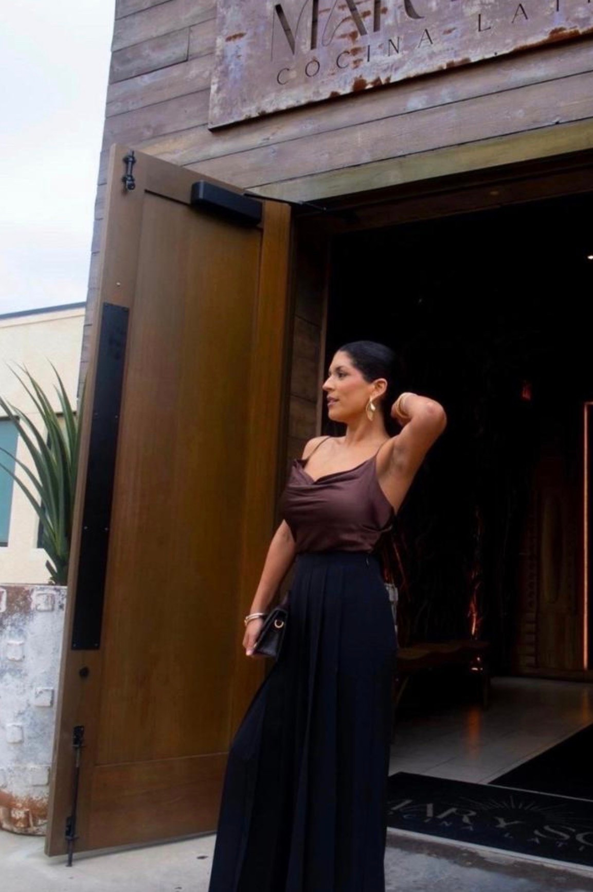 A dinner look that feels elevated, effortless, and perfect for a special night out. 🤎

#DateNightStyle #DinnerOutfit #NeutralStyle #ElegantStyle #ClassicLook #EveningOutfit #ChicStyle #MinimalFashion #VacationStyle #WomensFashion

#LTKdayinmylife #LTKstorytime #LTKootd