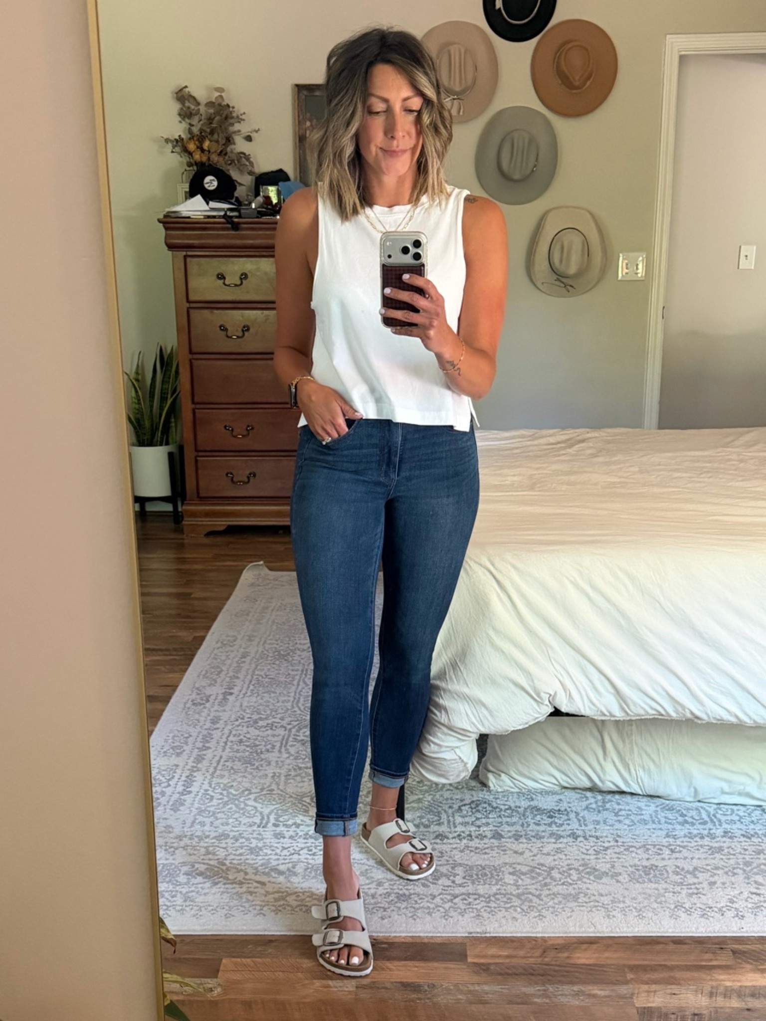 Can’t go wrong with a white tank top + jeans

American Eagle 
Aerie
Capsule Wardrobe
Closet Stapes

#LTKootd #LTKPetite