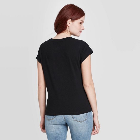 Women's Standard Fit Short Sleeve Crewneck T-Shirt - Universal Thread™ | Target