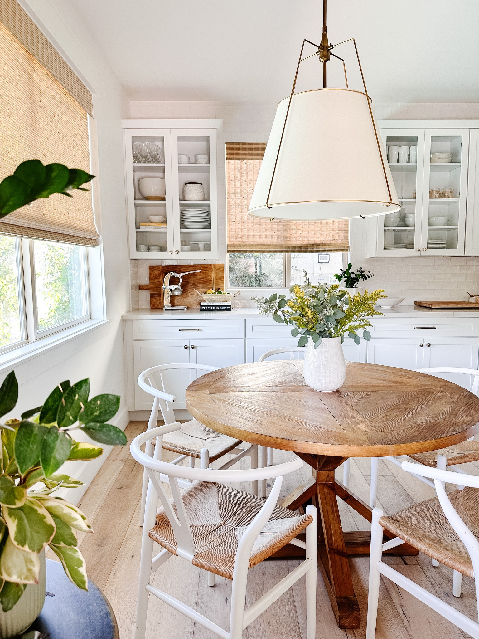 Kitchen Nook 
#wovenwoodblinds #blinds #wovenshades #kitchen #kitchennook #diningtable #pendantlight

#LTKhome