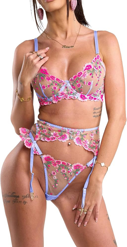 HELLOLAGIRL | Amazon (US)