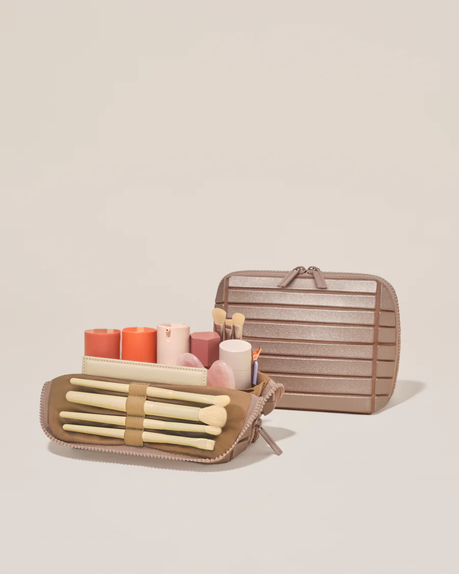 the bronze traveller | Parallelle