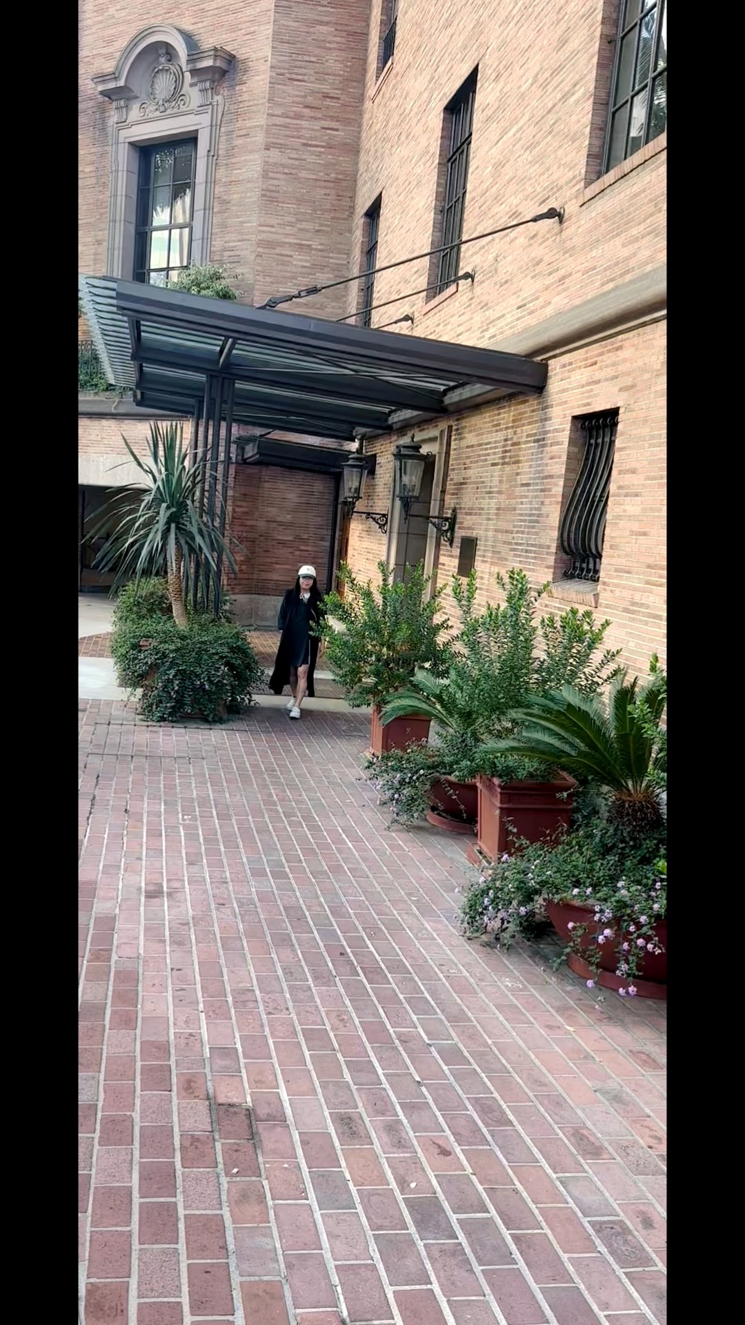 Good morning. Let the day unfold slowly and beautifully.
#MorningLight #DailyRituals #SlowLiving

#LTKHoliday #LTKdayinmylife #LTKmorningroutine