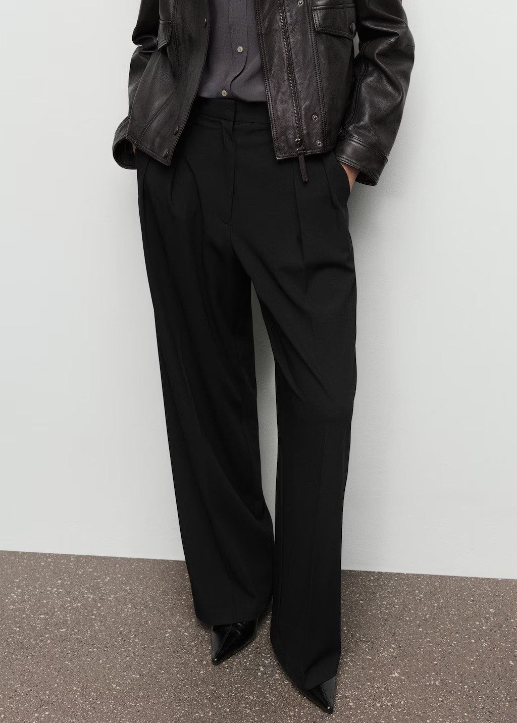 Wide-leg mid-rise pleated pants | Mango (US/MX/AU)