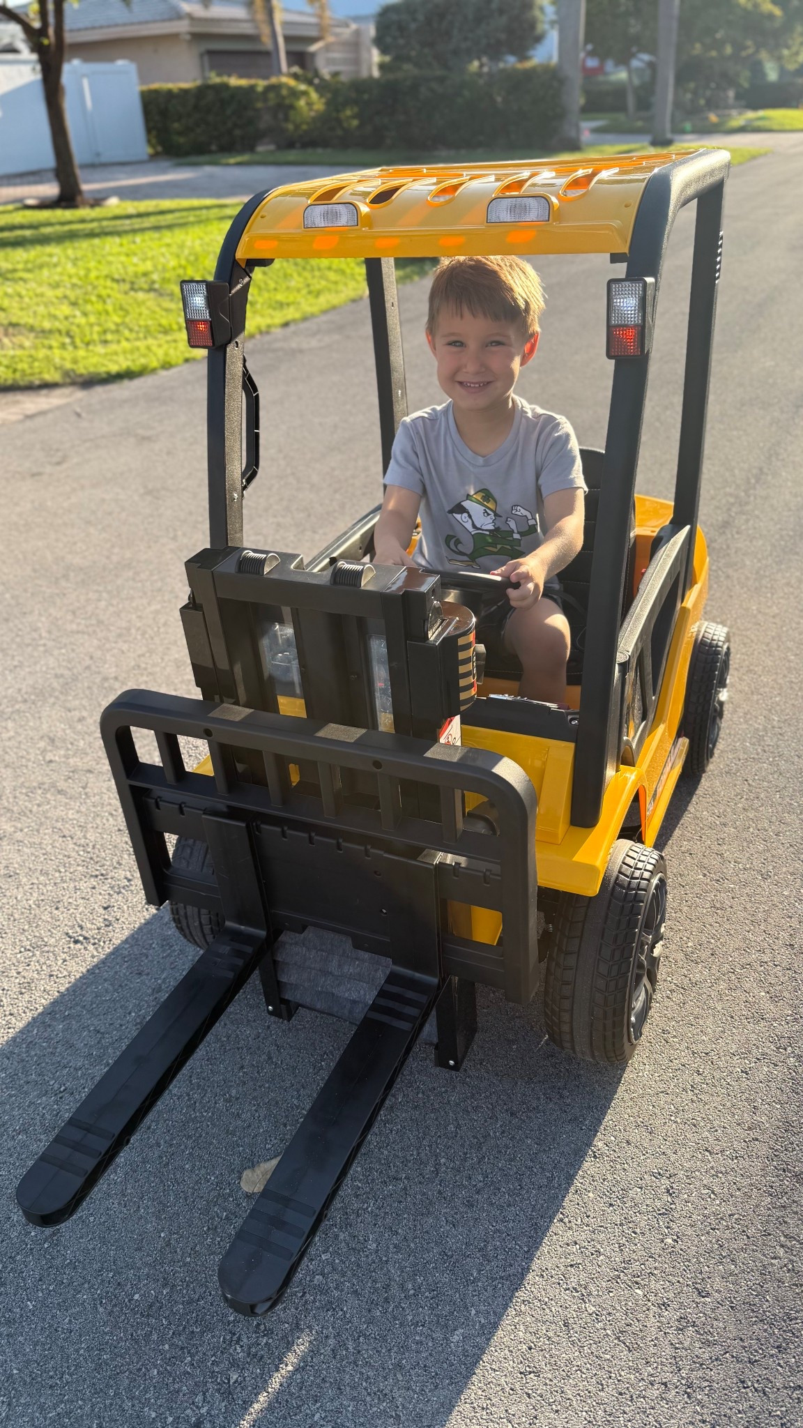 Loving our @toughtrucks forklift !!

Use code: SAMANTHA15S FOR 15% off!!

Amazing summer time toy!

#kidstoys #motherhood #mama 
