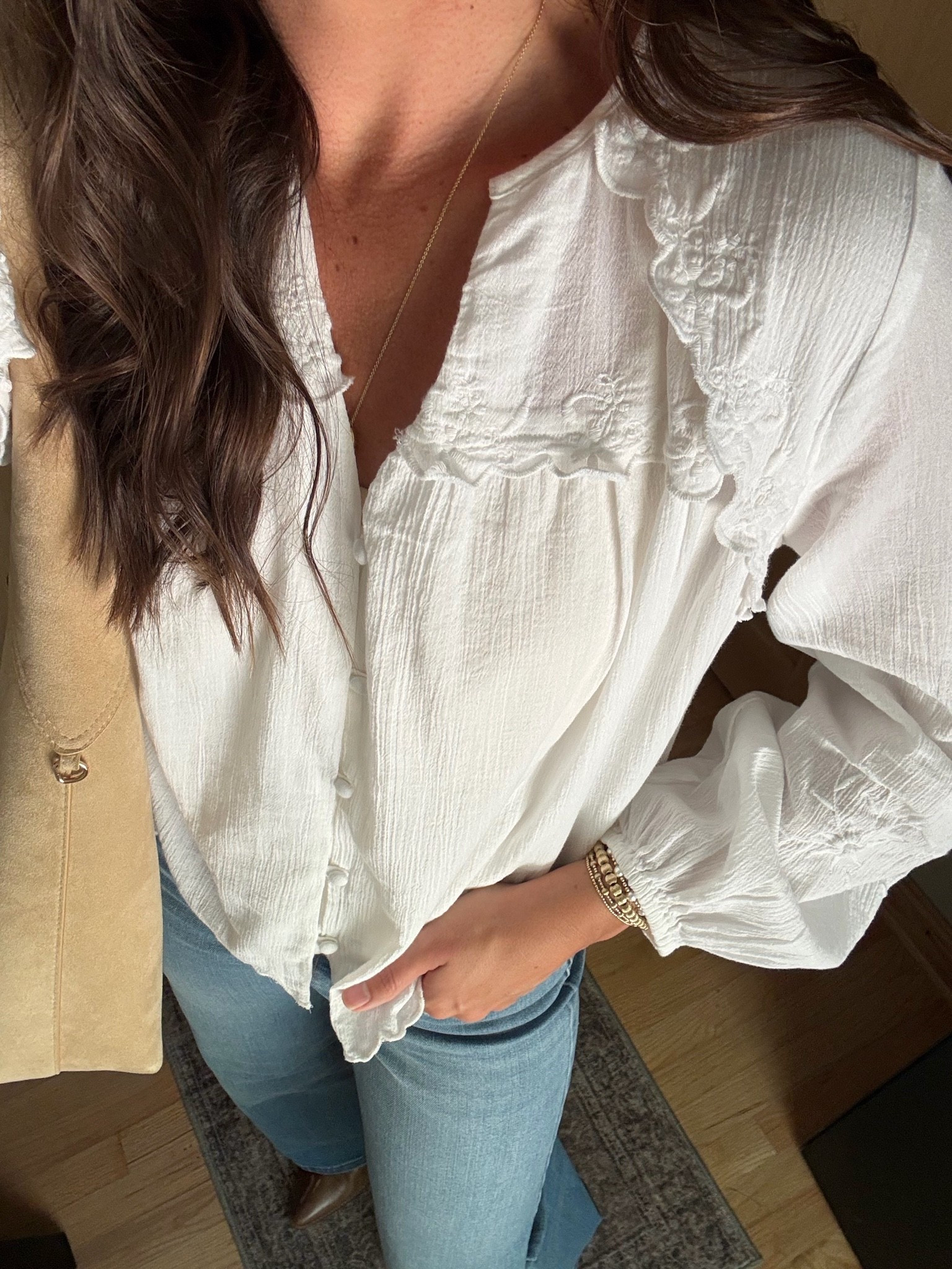 The details on this blouse are stunning! 😍 I’m in a small.
