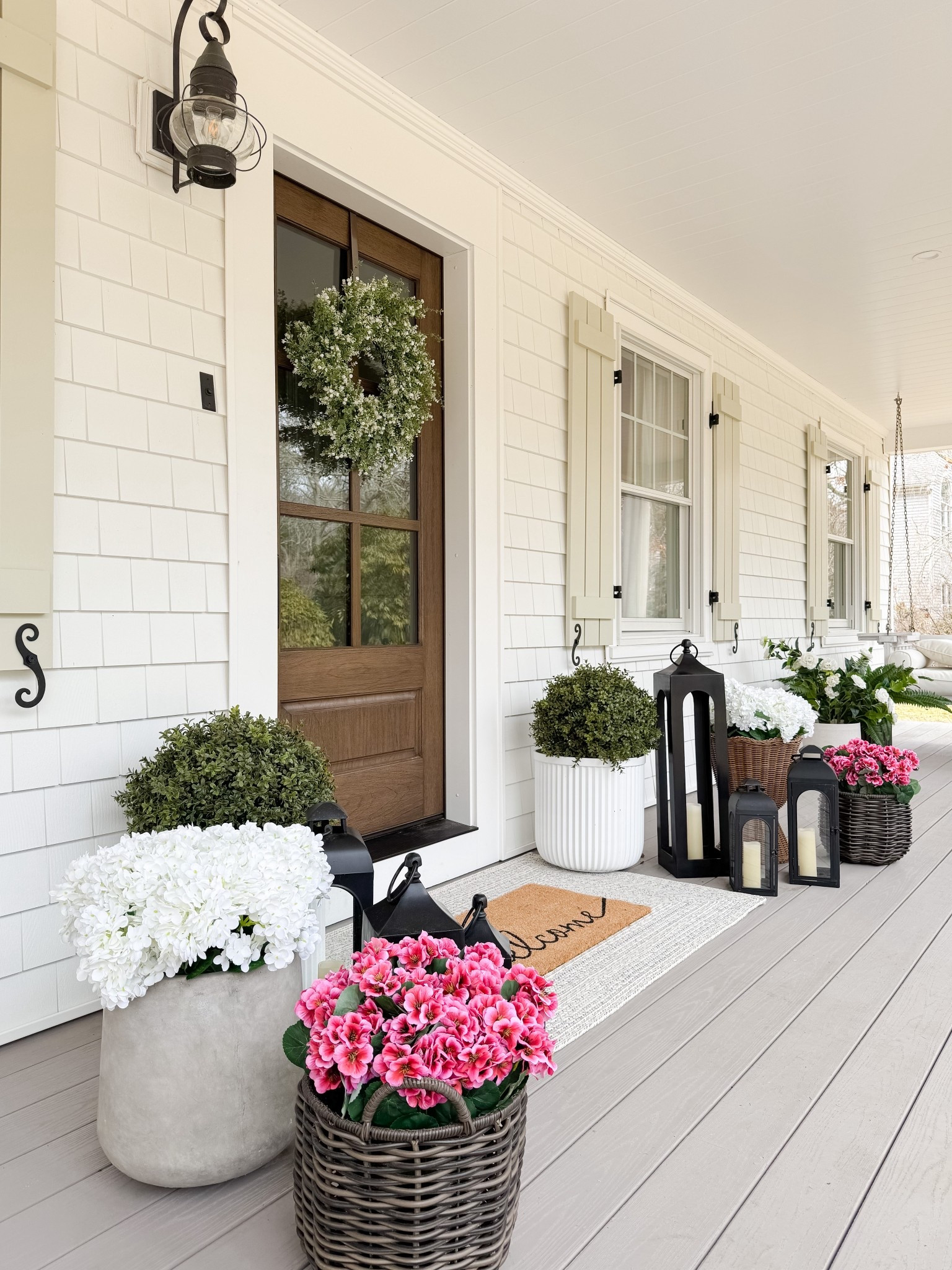 Spring Front Porch

Home  home decor  home favorites  spring front porch  spring home decor  seasonal decor  wreath  planters  area rug  coastal home

#LTKSeasonal #LTKHome