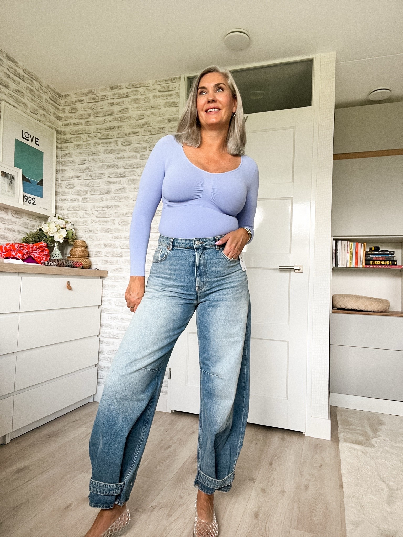 Dé perfecte barrel jeans van H&M en de verstelbare riempjes aan de onderkant maken hem net wat specialer. Ik adviseer een maat groter te nemen dan je gebruikelijke maat. Ik draag een 42 in de video maar ruil hem om voor een maatje groter. 

Body xl (code MARLOUS geeft extra korting)
Mesh waterschoenen tts

#LTKnederlands #LTKeurope #LTKstyletip
