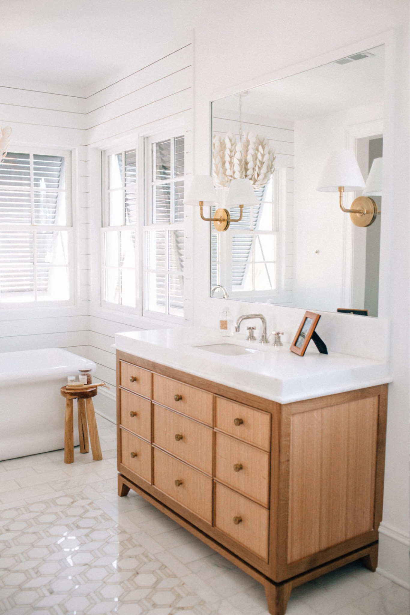 A few of my favorite details from our primary bathroom. 💫 Full details of our renovation on helloadamsfamily.com today! 

#LTKhome