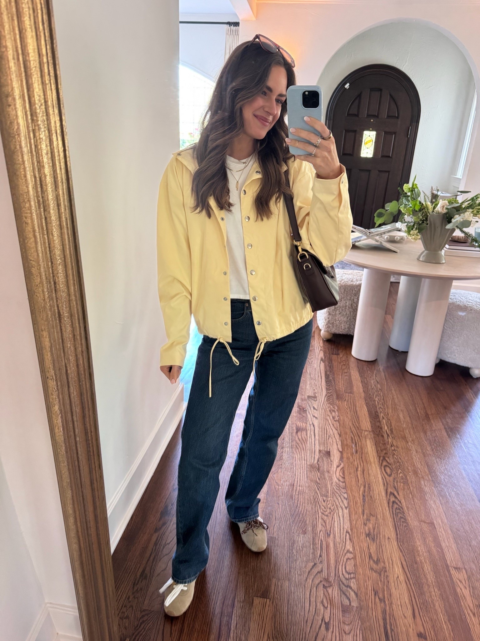 OOTD - obsessed with this lightweight jacket for spring 

Jacket & top - small
Jeans - 25

Bag is @Vivrelle use code: LAURENROSCOP to save

#LTKootd