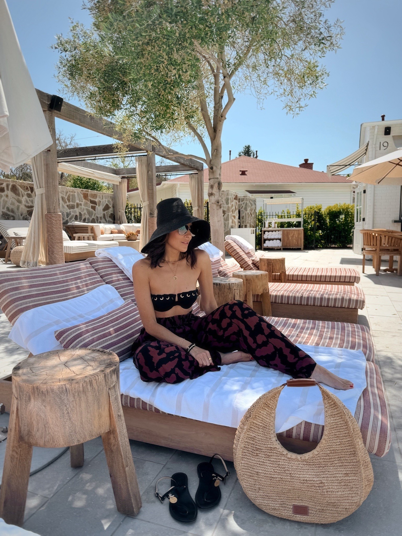 My favorite tote is on sale! Use CODE: HOLIDAY for 25% off SITEWIDE! 

#LTKSaleAlert #LTKOver40 #LTKCyberWeek