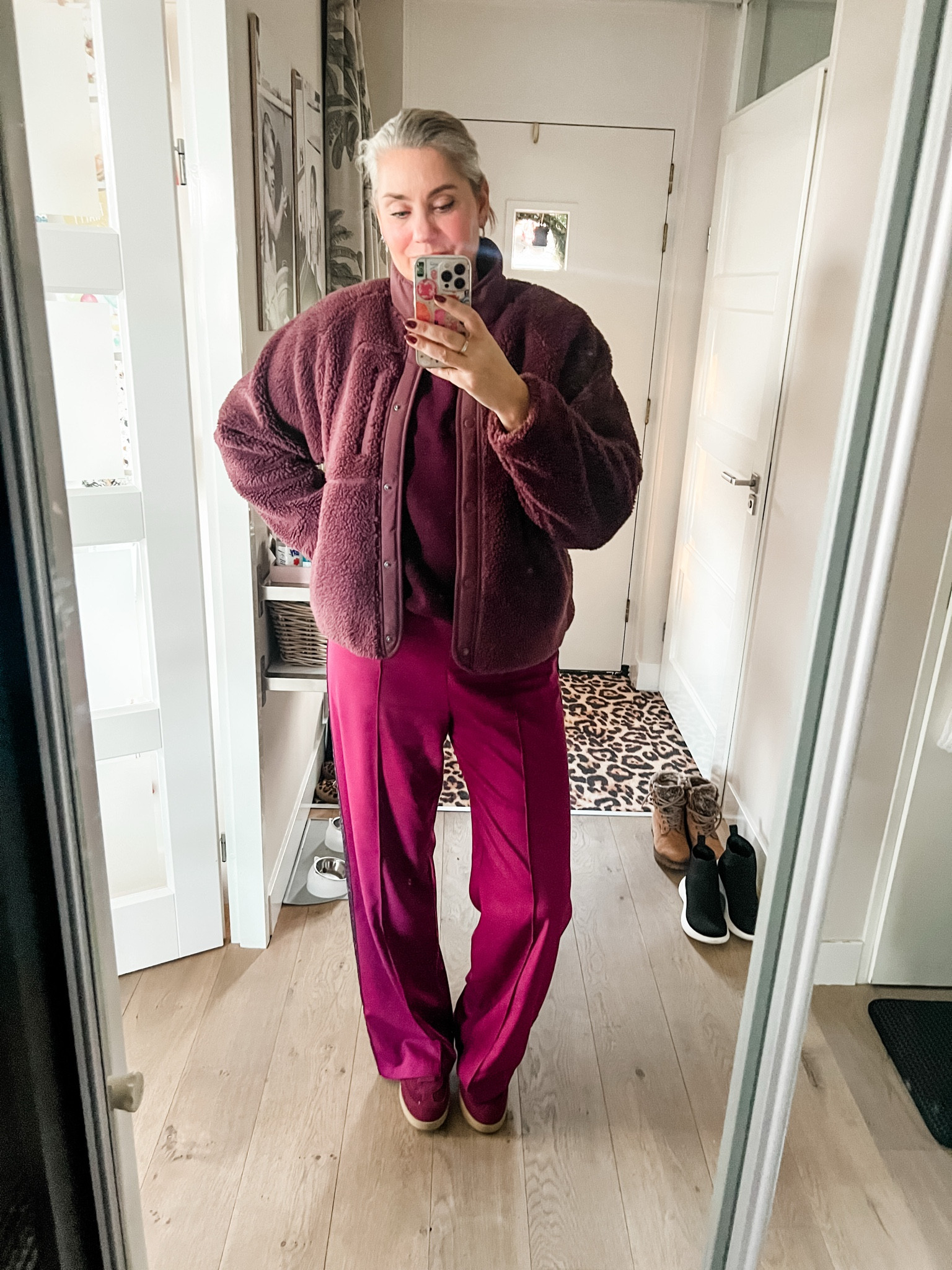 Ootd - Friday. 50 shades of burgundy 🍷😊. Burgundy fleece jacket, burgundy soufflé knit sweater over the best basic white t-shirt and burgundy trousers with sequin trim (https://most-wanted-nl.mtpc.se/4899292 L/tall) and suede burgundy sneakers. 



#LTKwinter #LTKnederlands #LTKeurope
