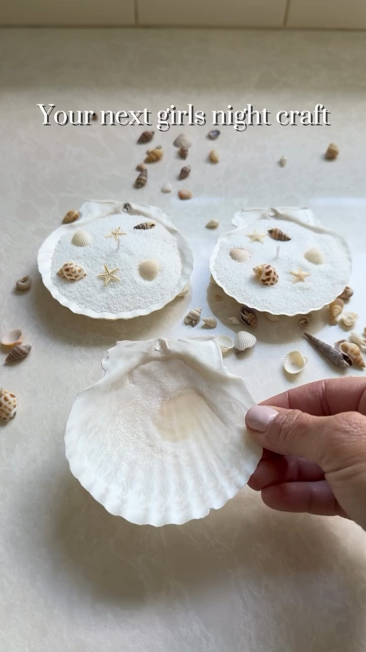 Seashell candle DIY 🕯️🌊 🐚

This is such a fun girls night project for you summer get togethers. @fotoncandle makes this project so fun and easy! 

Comment SHELL and I will send you the links. 

#cozyvibes #diycandle #beachvibes #candlemaking
#handmadecraft