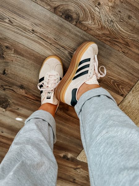 My absolute favorite sneakers right now! Run a little big, I sized down a 1/2 size

Adidas sneakers
Adidas gazelle sneakers
Nordstroms style
Foot locker
Women’s shoes
Spring shoes



#LTKtravel #LTKshoecrush #LTKfindsunder100
