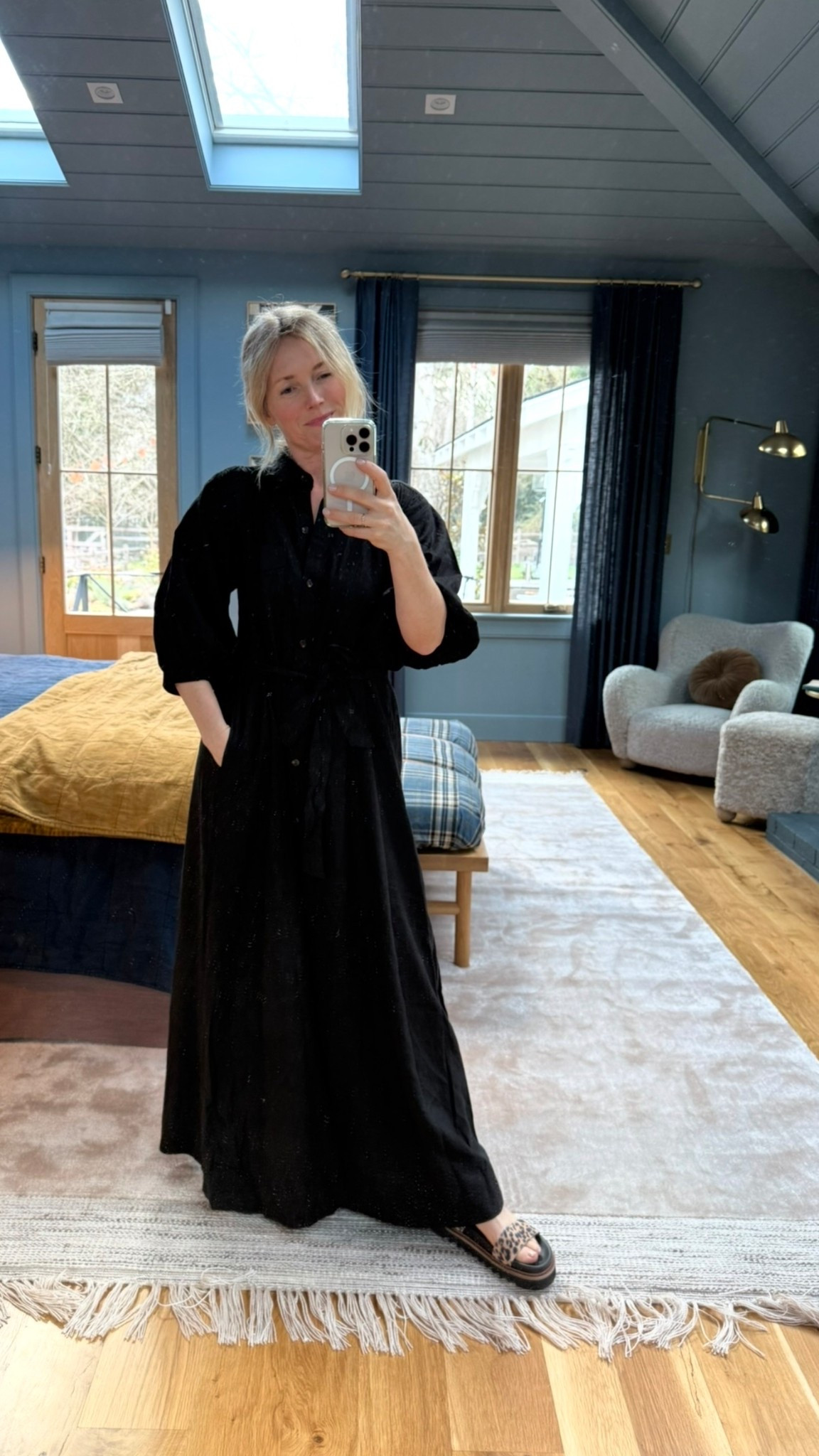 This dress is so comfy and comes in so many colors. Obsessed that it has pockets too ;)