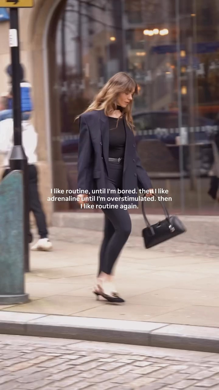 Am I the only one?
-
-
-
-
Leggings: @emello_london 
Top: @undresscode